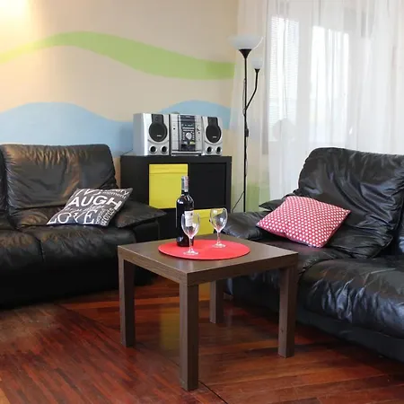 Cosy Apartament In With Free Parking