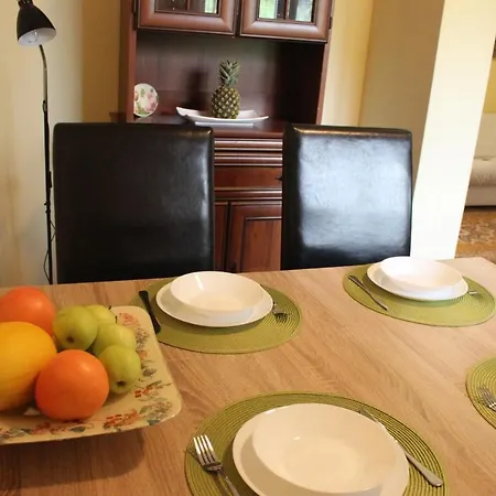 Cosy Apartament In With Free Parking Apartment